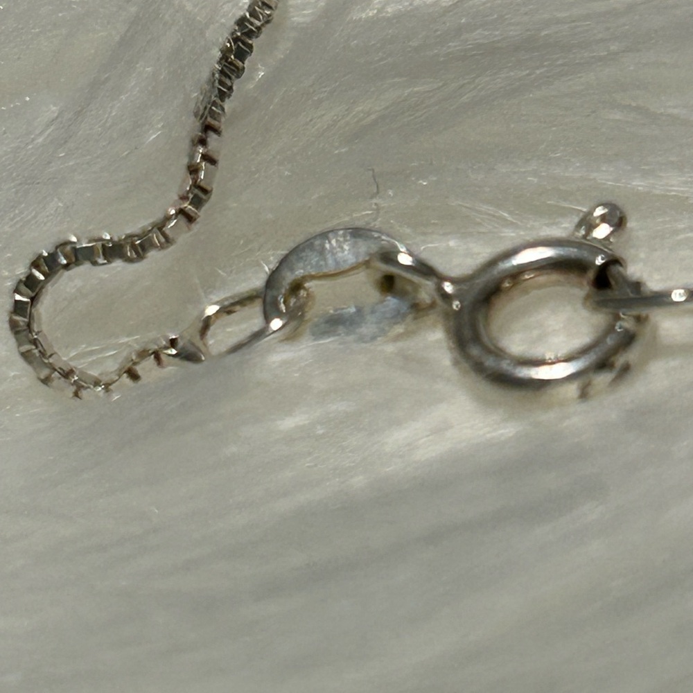Elegant Silver and Purple Pendant Necklace - Picture 6 of 9